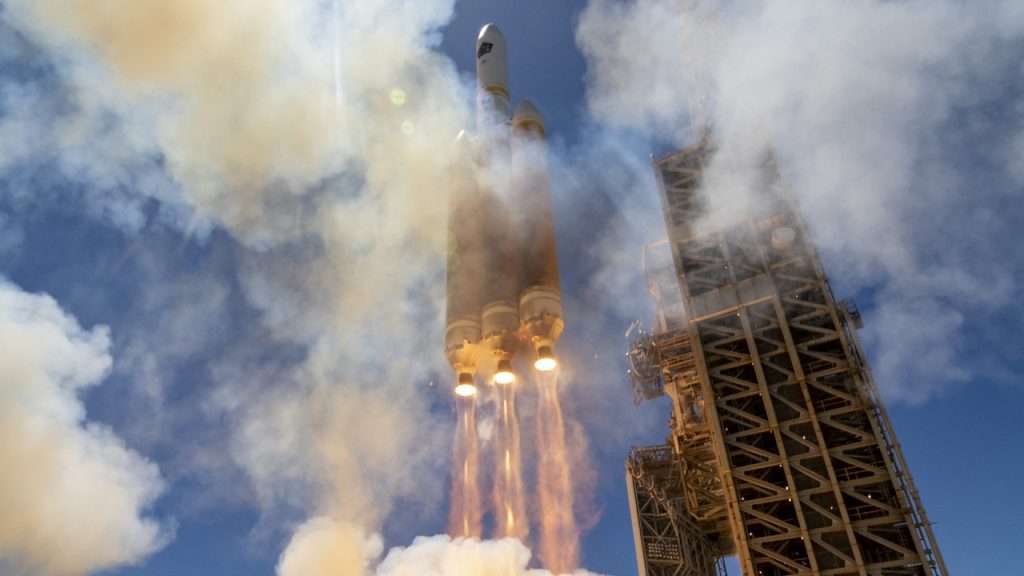 The stunning launch of the ULA Delta IV heavy missile for the NROL-82 mission