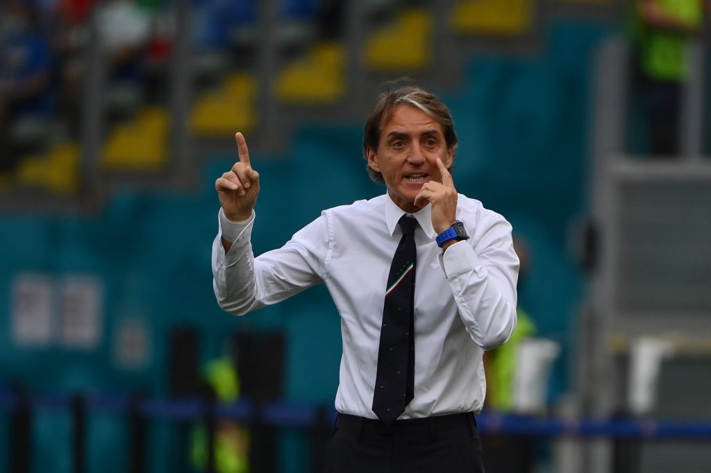 The magic of Italy, the press and the English: "Mancini is the real star"