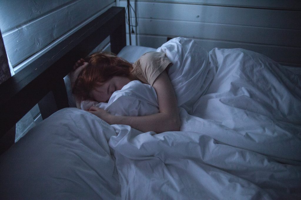 Here's what you need to do to finally be able to go to bed early and sleep in a calm, peaceful and satisfying way