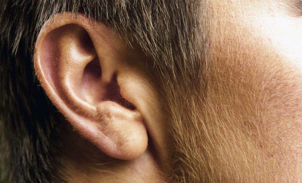 The strange phenomenon of red and very hot ears that worries too much