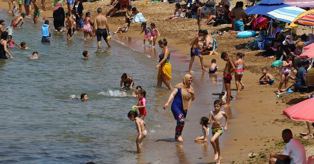 Algeria, nearly 200 people got drunk after swimming in the Mediterranean: "178 were hospitalized with lung infections"