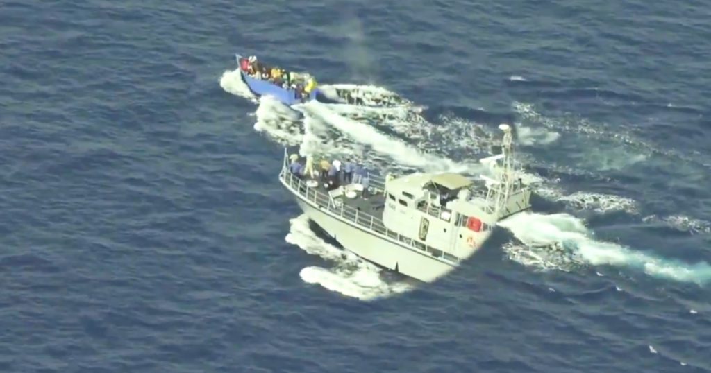 Immigrants, Sea Watch's video report: "Libyan so-called 'Coast Guard' shoots boats from a patrol boat donated by Italy"