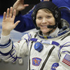 NASA cancels the first woman to walk in space in search of a medium-sized spacesuit