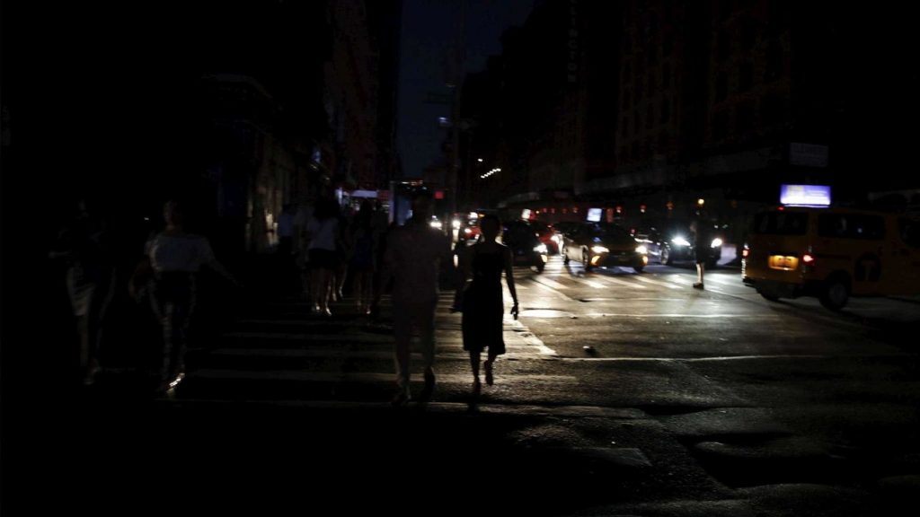 Spain, fears power outages on social media