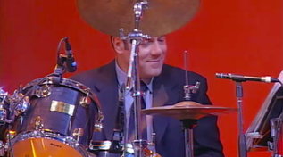 Happy birthday Carlo Verdone, here he is playing the drums at MCS