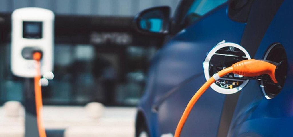 The study that promotes the electric car: saves a thousand euros a year