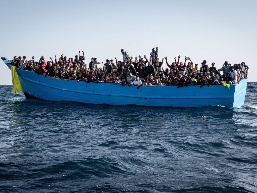 An "army" of 800 immigrants targets Italy.  Lampedusa is collapsing