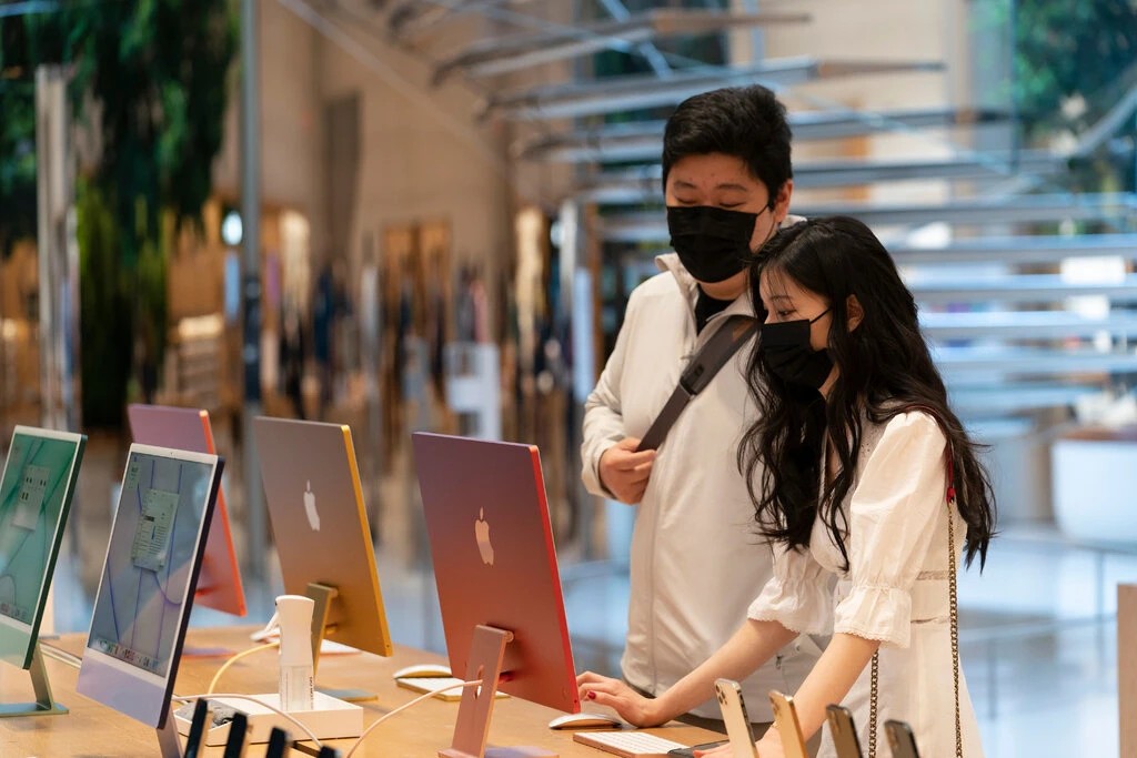 Apple Store, in masks: Precautions against Omigran are back in the US