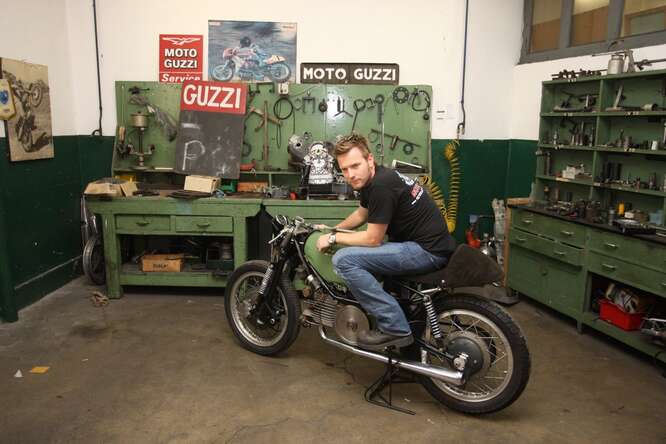 Ewan McGregor ama Moto Guzzi: la collezione di Obi-Wan