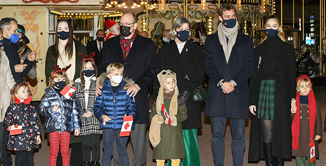 Jacques and Gabriella from Monaco at a Christmas party with Father Alberto, Pierre Casiraghi, Beatrice Borromeo and their younger cousins... Charlene's mother is distant and "exhausted"