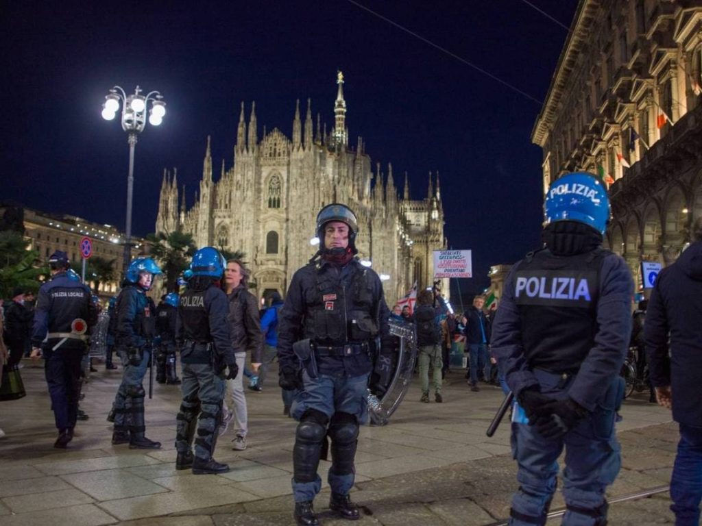 Milan, first Saturday without protest in center