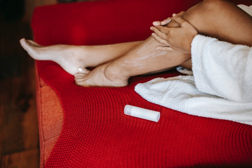It sounds strange, but the cause of dry skin and itchy legs may be this unexpected habit
