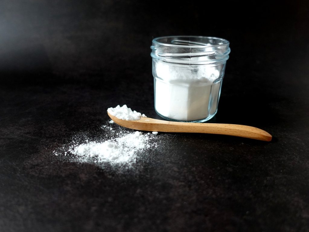 Few people know that baking soda is not only used for cooking and cleaning but also to help relieve the discomfort of this common health problem.