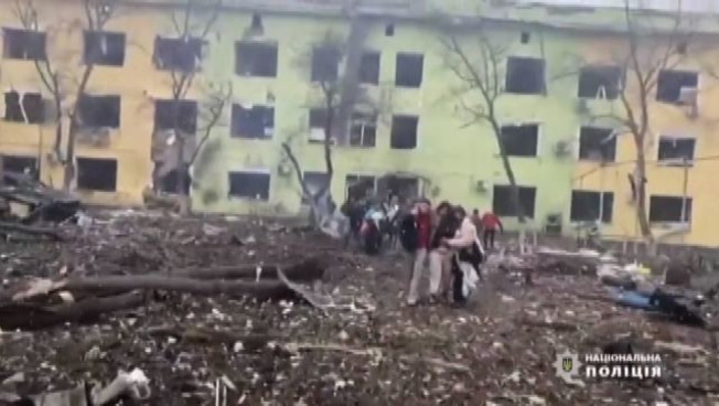Mariupol, three people were found dead under the rubble of the hospital that was bombed