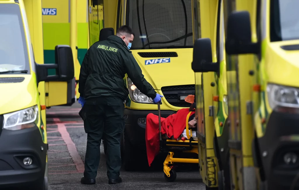 Ebola, fear in the UK: a woman hospitalized