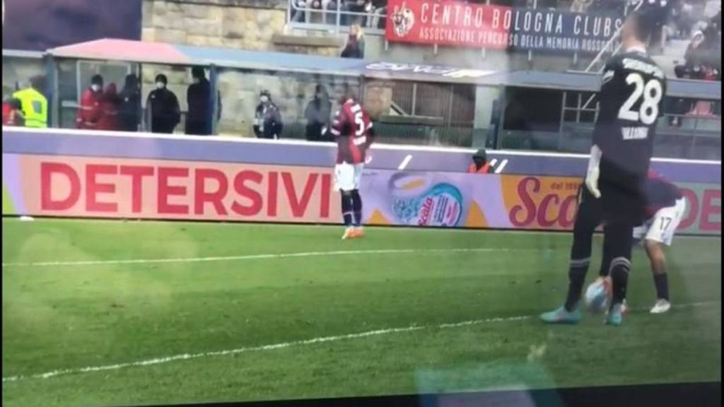 Medell's hand, Turin lacks a penalty.  Mihajlovic: "The referee's gift"