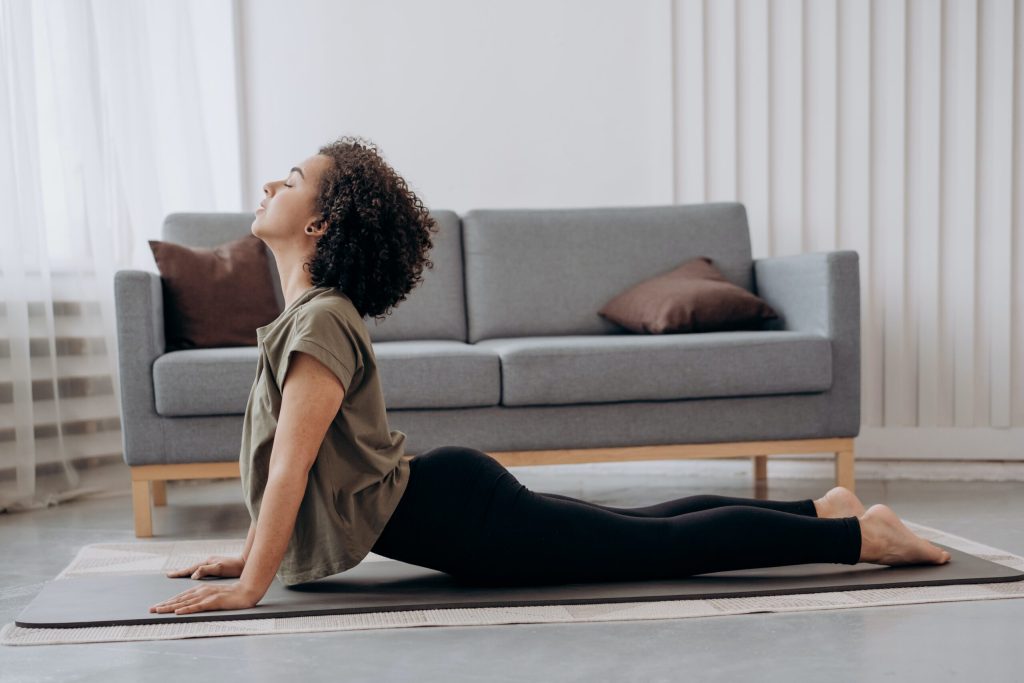 Not only walking, these three exercises that should be done comfortably in front of the TV will be enough to slim the legs and strengthen the buttocks