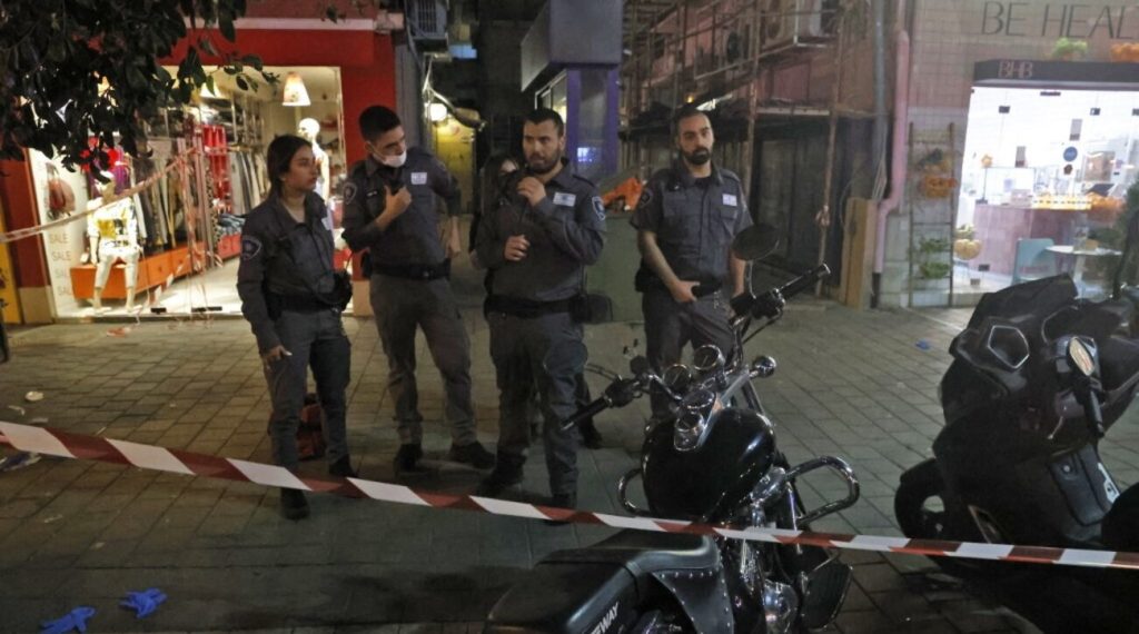 Israel, terrorists shoot in central Tel Aviv: at least two people were killed