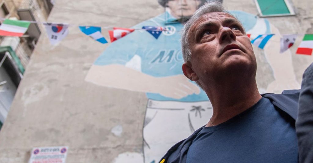 Napoli applaud Mourinho: what a tribute to Maradona in a mural in the Spanish neighbourhoods - Forzaroma.info - Latest news As Roma Calcio - Interviews, photos and video