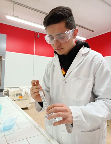Young chemist matures from Itis Delpozzo with ambitious projects - Targatocn.it