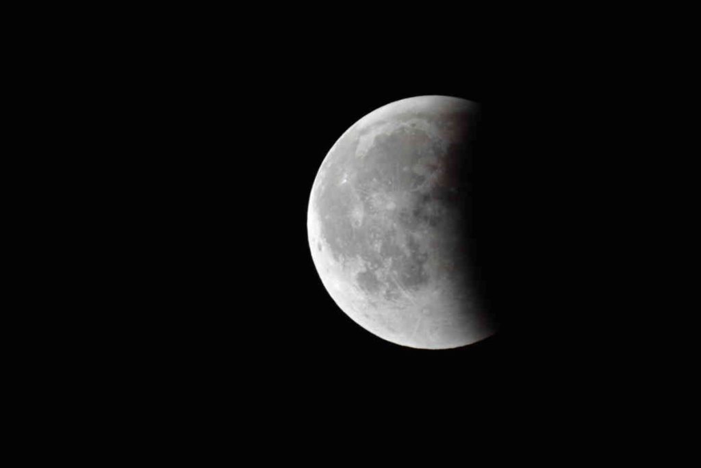 eclissi di luna 16 maggio 2022