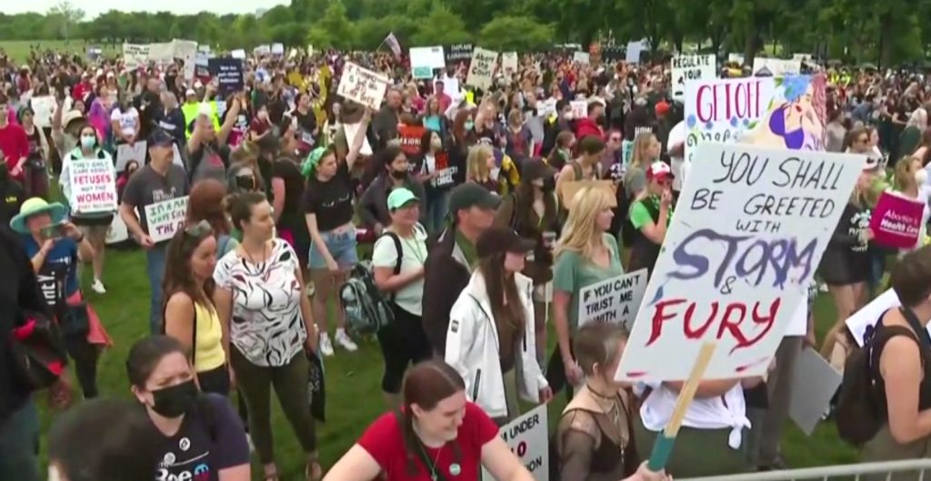 United States, thousands of people in the streets for the right to abortion: in Washington the march in front of the Supreme Court ends - video