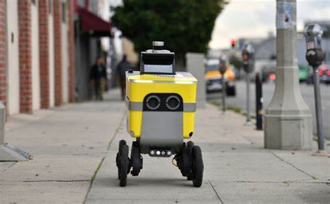 Uber Eats: il pranzo arriva su robot quattroruote…in autonomia