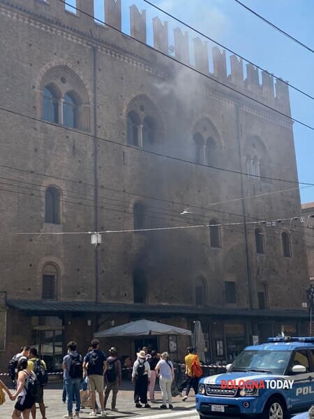 fire today palazzo re enzo Start yp day (4) -2
