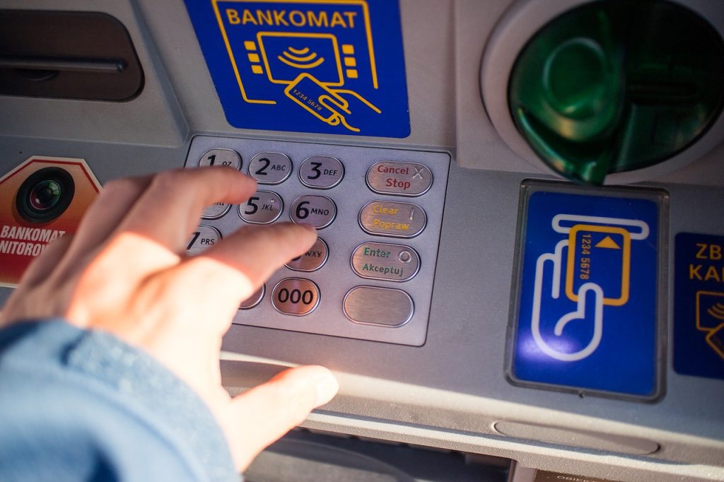 How to withdraw money from ATMs and avoid scanners and scams of all kinds with these precious tips