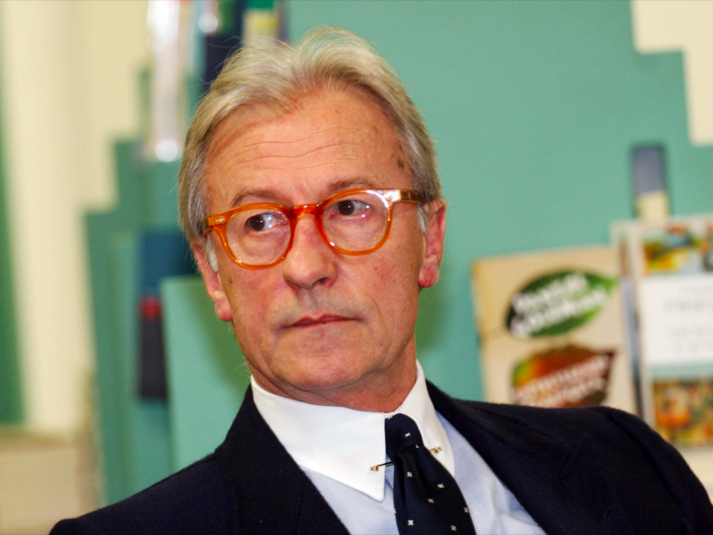 "I have cancer".  And Vittorio Feldri is leaving the Milan City Council