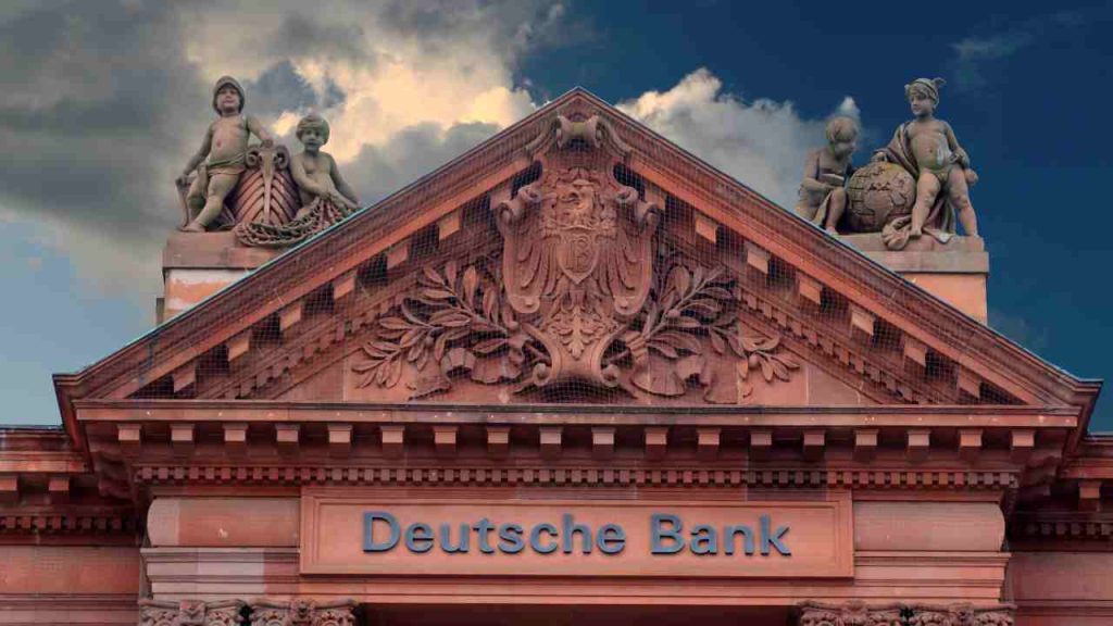Deutsche Bank under investigation for investor fraud, value around 400 billion: checking account holders are worried