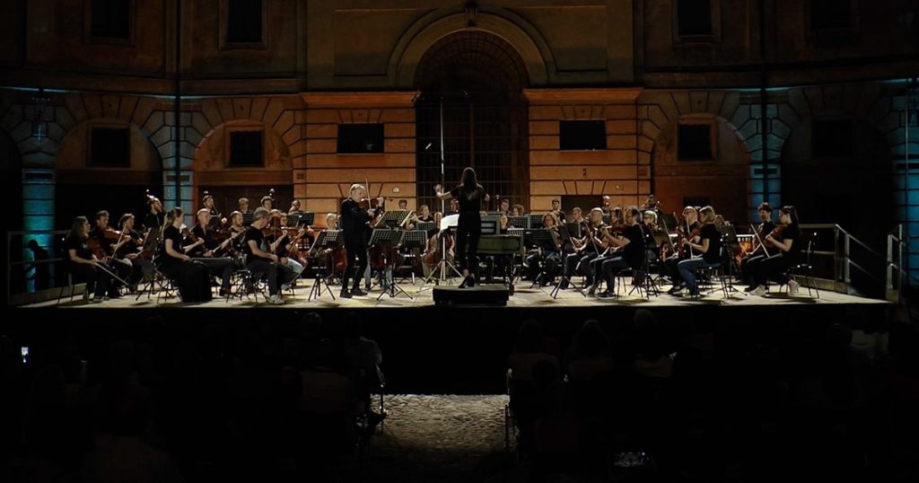 Climate change also rewrites Vivaldi's Four Seasons: This is what opera looks like with global warming - video
