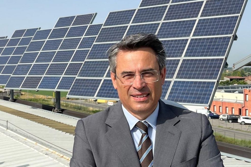 Fotovoltaico, a Montirone centrale galleggiante con 16.500 pannelli solari