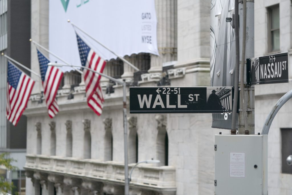Wall Street fears US GDP recession, Dow Jones falls 0.8%