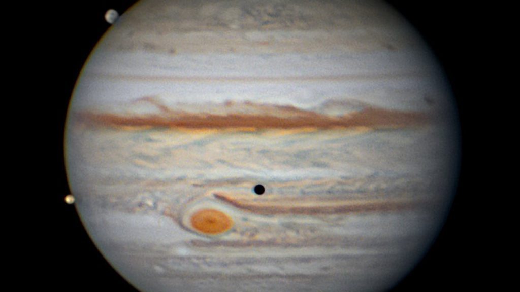 Amazing video of Jupiter and two moons taken from Earth by a photographer