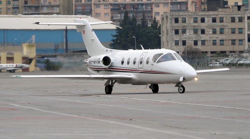 Smuggling migrants from Turkey to the European Union by private planes: 5 arrests