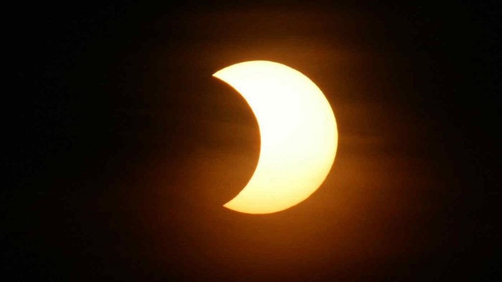 A partial solar eclipse on Tuesday 25 October is visible in Italy.  Duration and schedules «3B Meteo