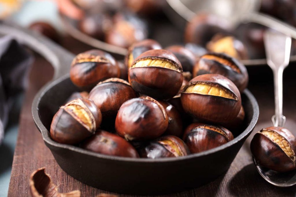Never eat chestnuts in these situations: here are any.  "to caution"