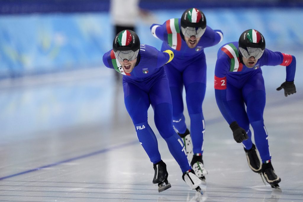 Speed ​​skating Azzurri finishes 4th in the team pursuit in Calgary Francesco Betti does well in the 1500m Section B - OA Sport