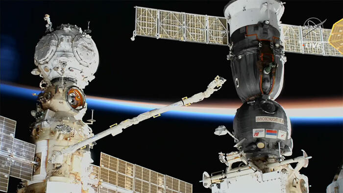 The Soyuz Problem, the Russians and the Americans Work Together - Space and Astronomy